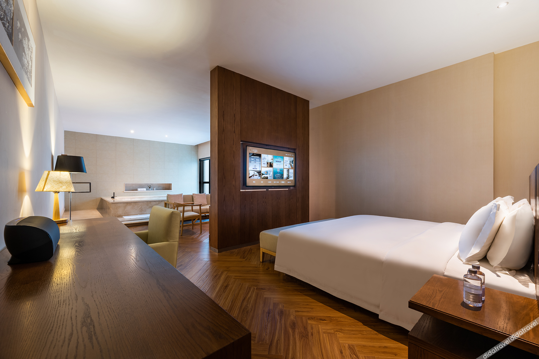 Crystal Hotel· Panjinwenlv International City - Tap to explore photos