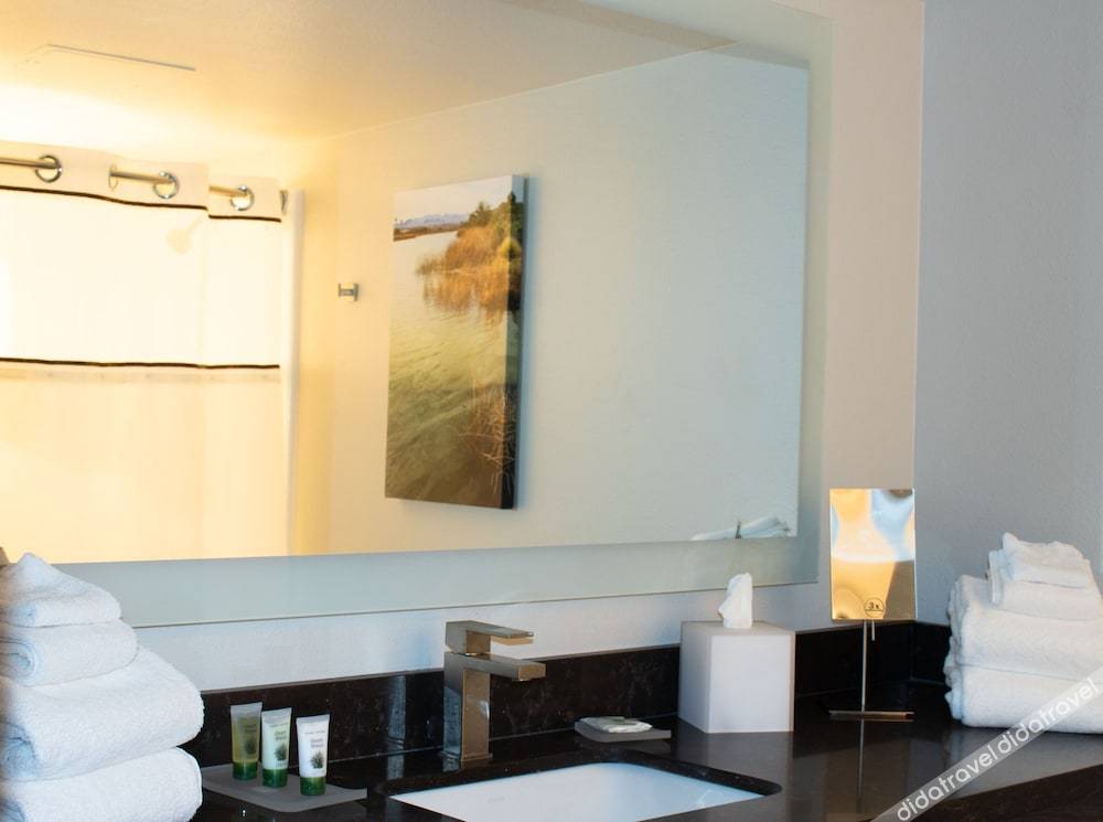 Avi Resort & Casino Room Type - Luxury King Room