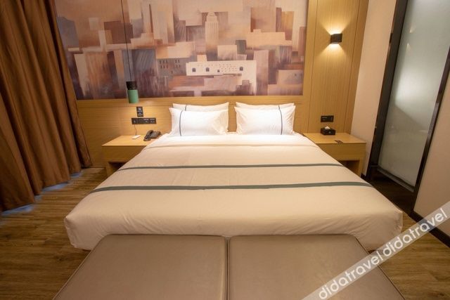 Rezen He Yi Hotel - Tap to explore photos