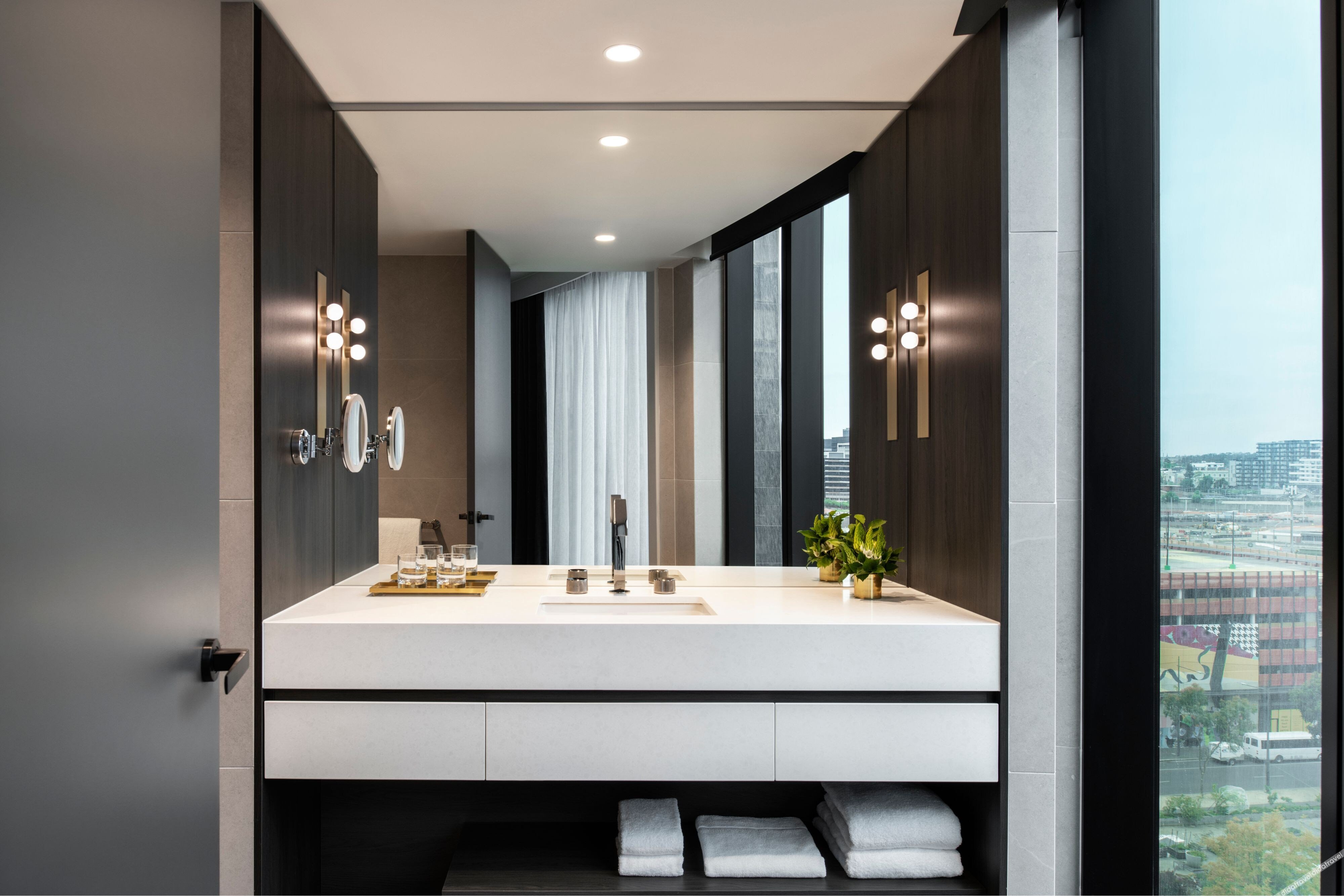 Melbourne Marriott Hotel Docklands - Tap to explore photos