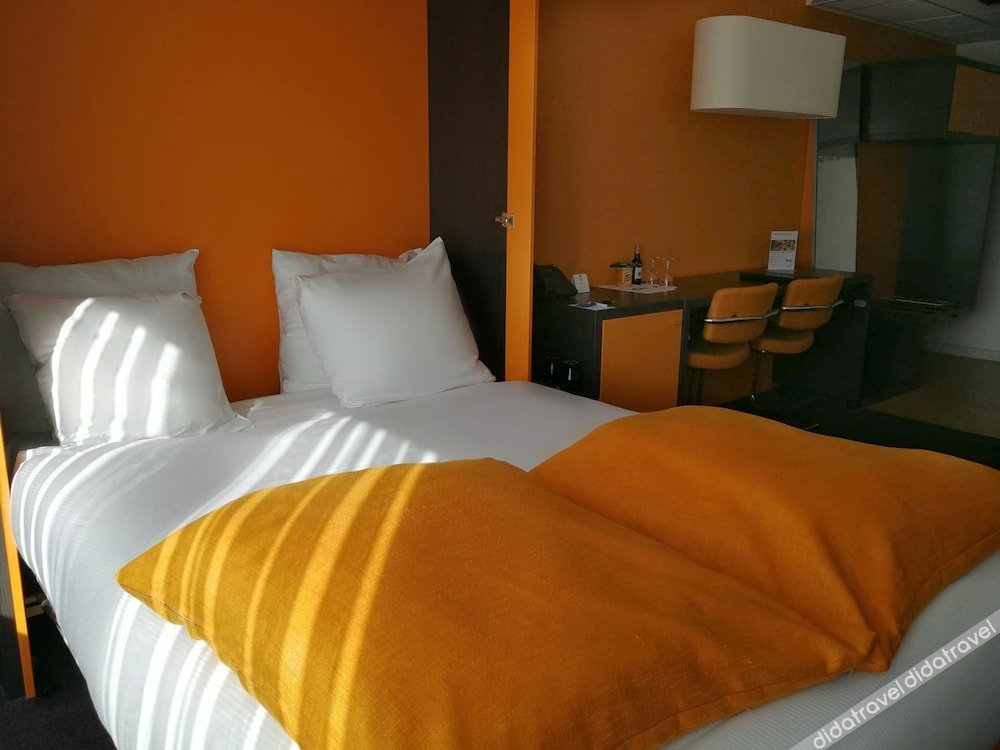 Best Western Plus Rotterdam Airport Hotel - Tap to explore photos