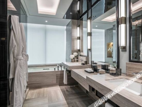 Four Seasons Hotel Kuala Lumpur Room Type - Room CITY VIEW