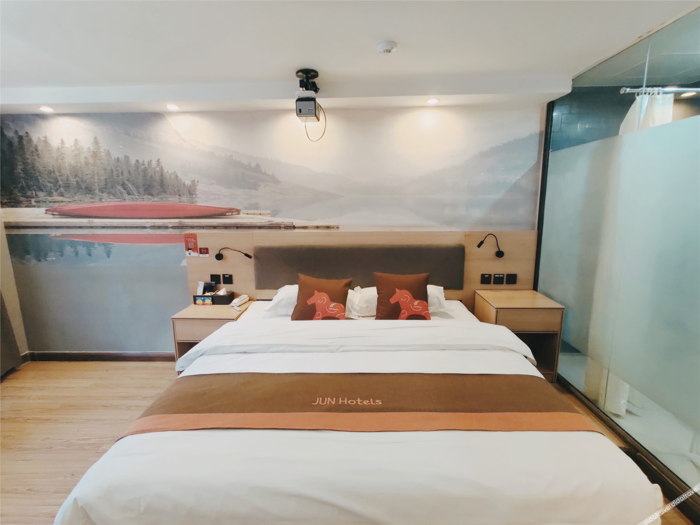 Junyi Hotel (Longhua Cunrui Middle School) - Tap to explore photos