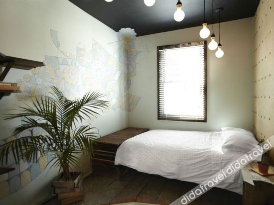 Playland Motel photo 2