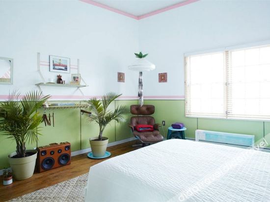 Playland Motel photo 5