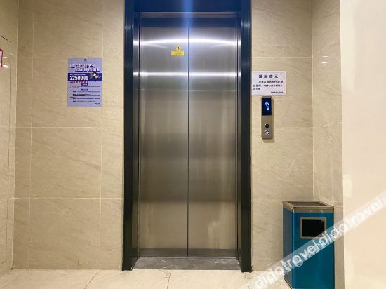 怡莱酒店(长兴利时广场店) photo 5