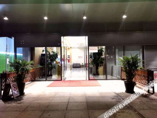 怡莱酒店(长兴利时广场店) photo 2