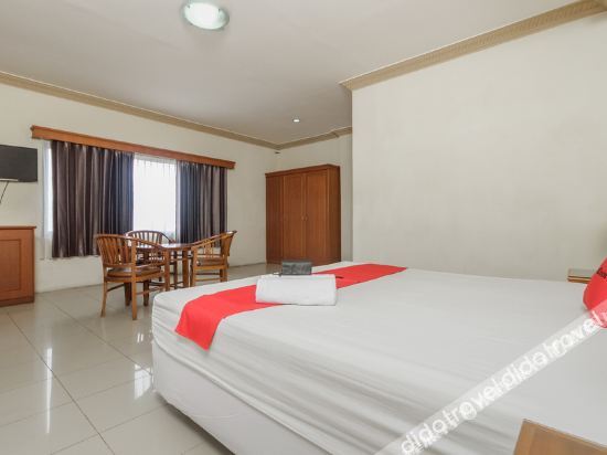 RedDoorz Plus Near Taman Siring photo 3