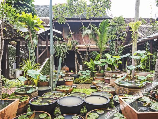 Baan Mahabhirom by Favstay