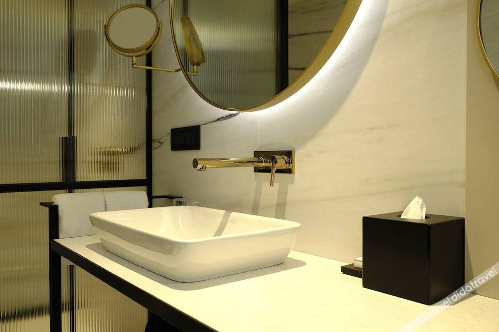 带阳台的高级大床房