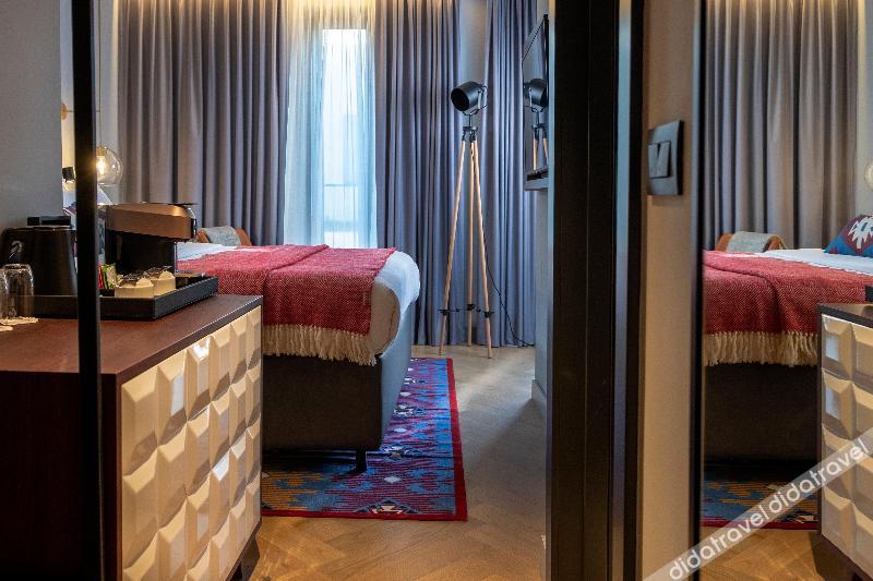 带阳台的高级大床房