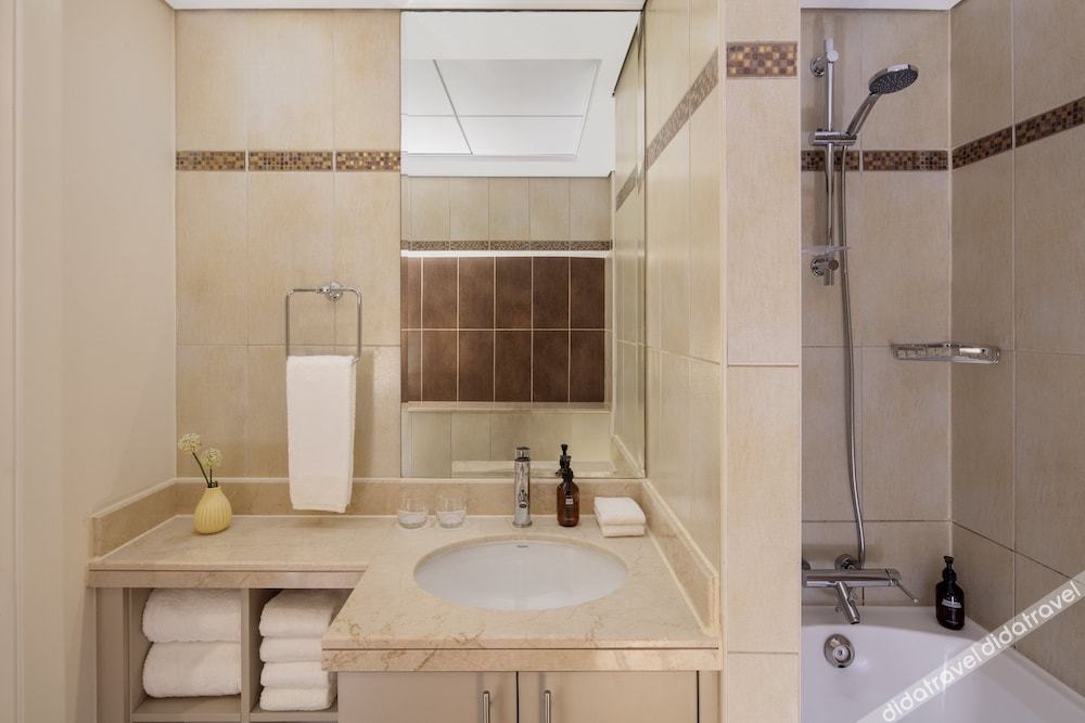 Staybridge Suites Dubai Internet City by IHG