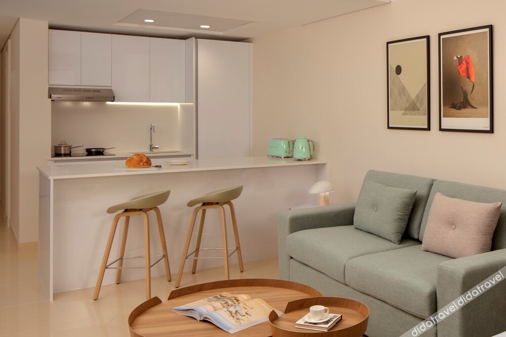 Staybridge Suites Dubai Internet City by IHG