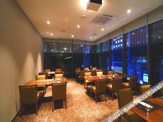 Dining or Meeting Rooms