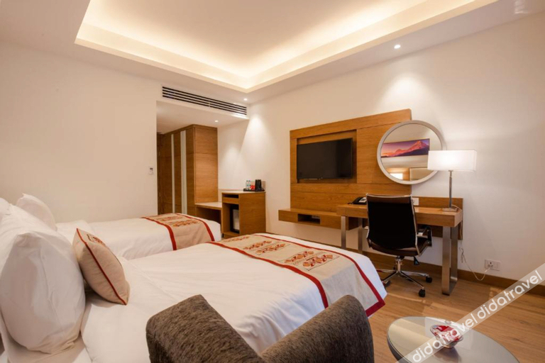 2张单人床，豪华房，城市景观，阳台，无烟