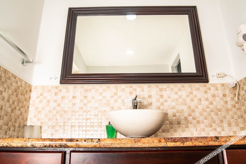 全景客房, 2 张双人床, 无烟房, 部分海景