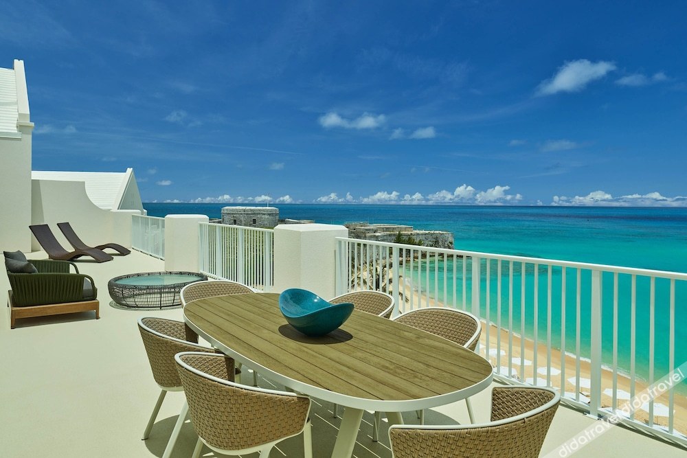 海滨一卧室特大床约翰雅各布阿斯特套房（带阳台）