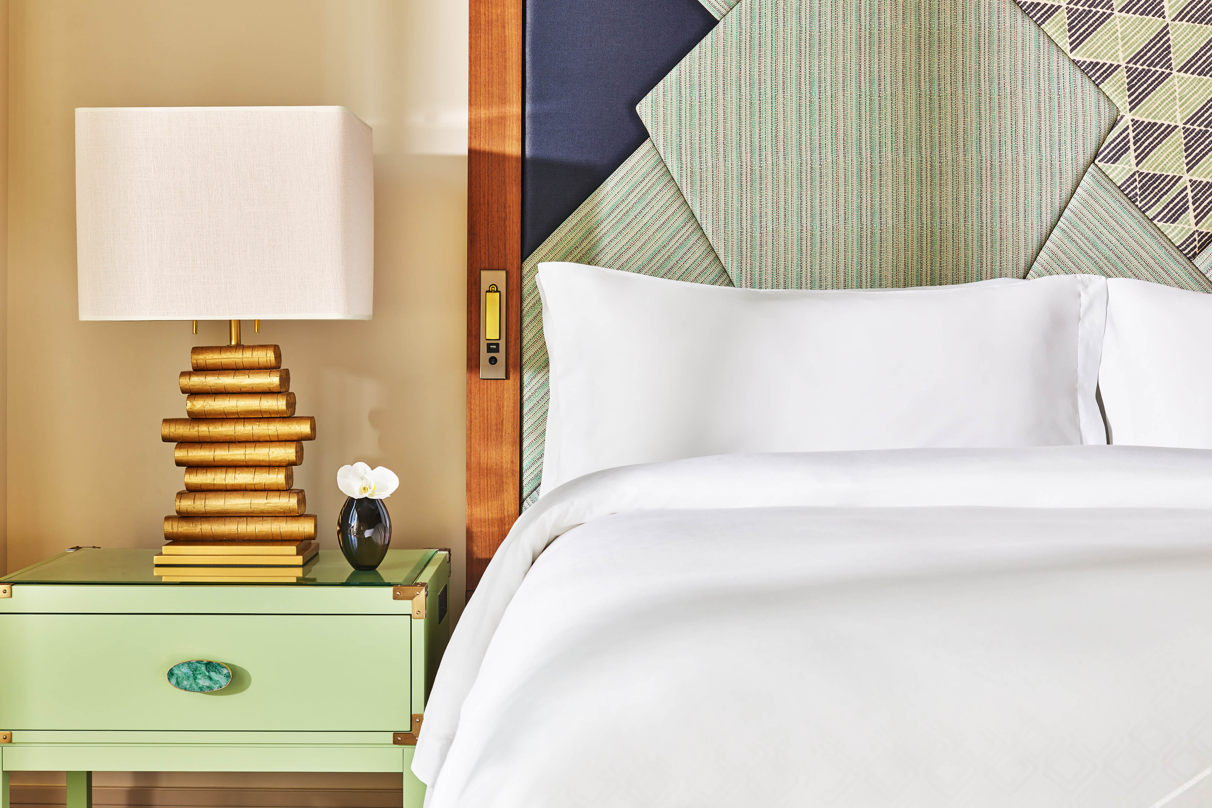 带阳台和部分海景的特大床间