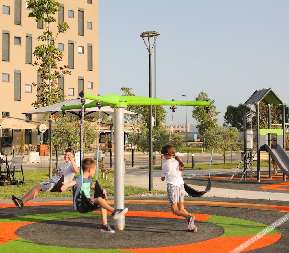 儿童游乐场／儿童俱乐部