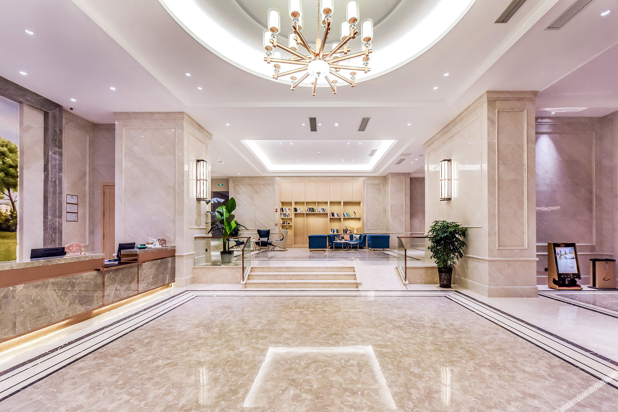 Vienna Hotel Hejiang Yangtze River Bridge - Tap to explore photos