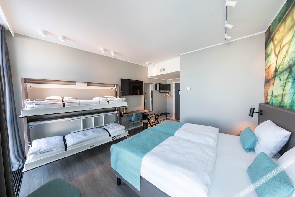 家庭间 - 配有两张单人床和沙发床 - 禁烟