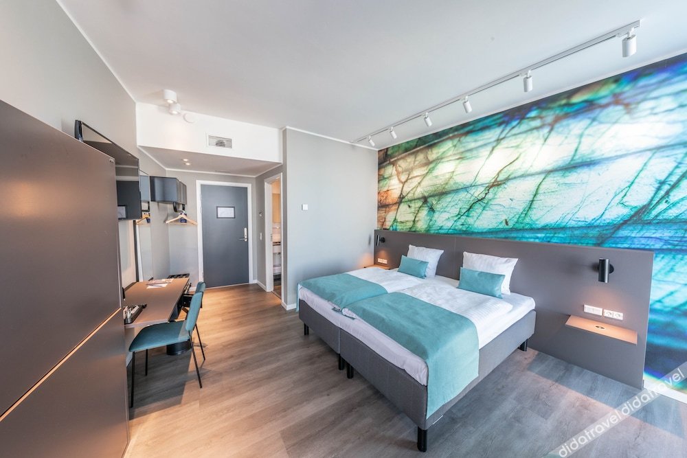 家庭间 - 配有两张单人床和沙发床 - 禁烟