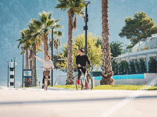 Fitness & Recreational Facilities