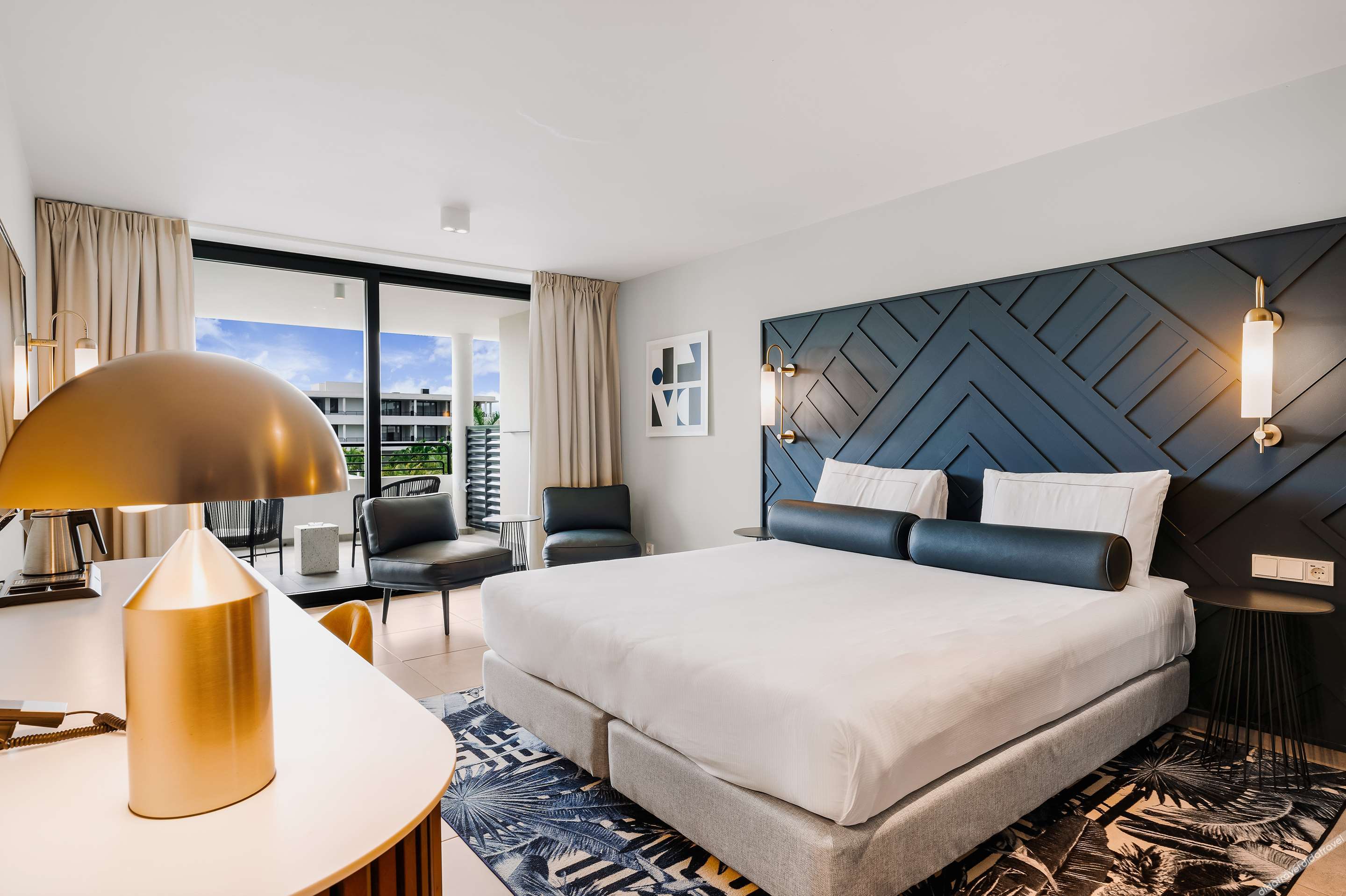 部分海景豪华特大床房