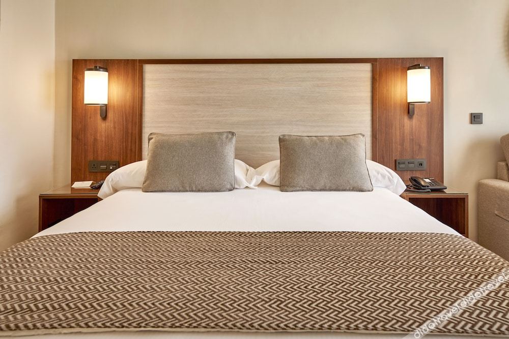 双人房（1 张双人床） (Lateral Sea View)