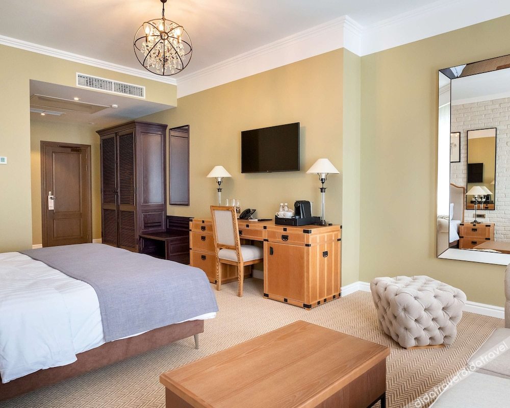 高级房, 1 张特大床,城市景观