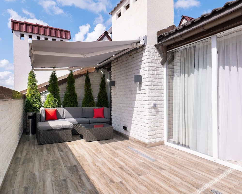 高级房, 1 张特大床,城市景观