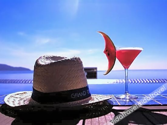 Grand Ocean Luxury Boutique - Tap to explore photos