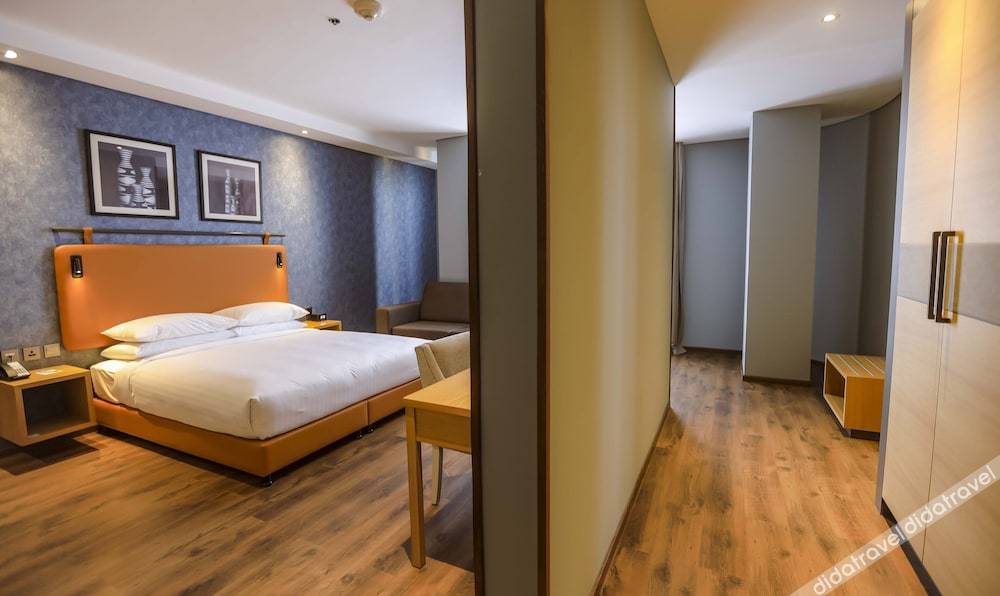 内陆景精致套房（1张特大床）