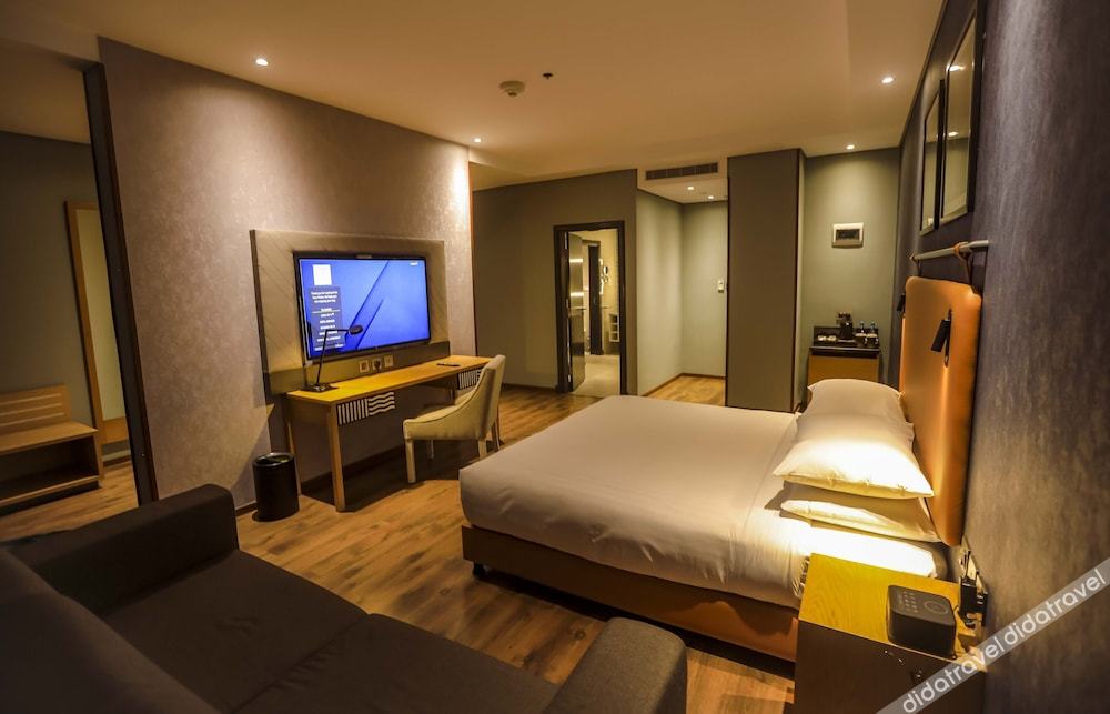 内陆景精致套房（1张特大床）