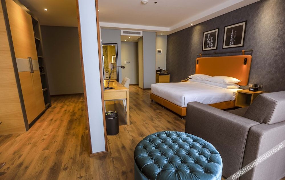 内陆景精致套房（1张特大床）