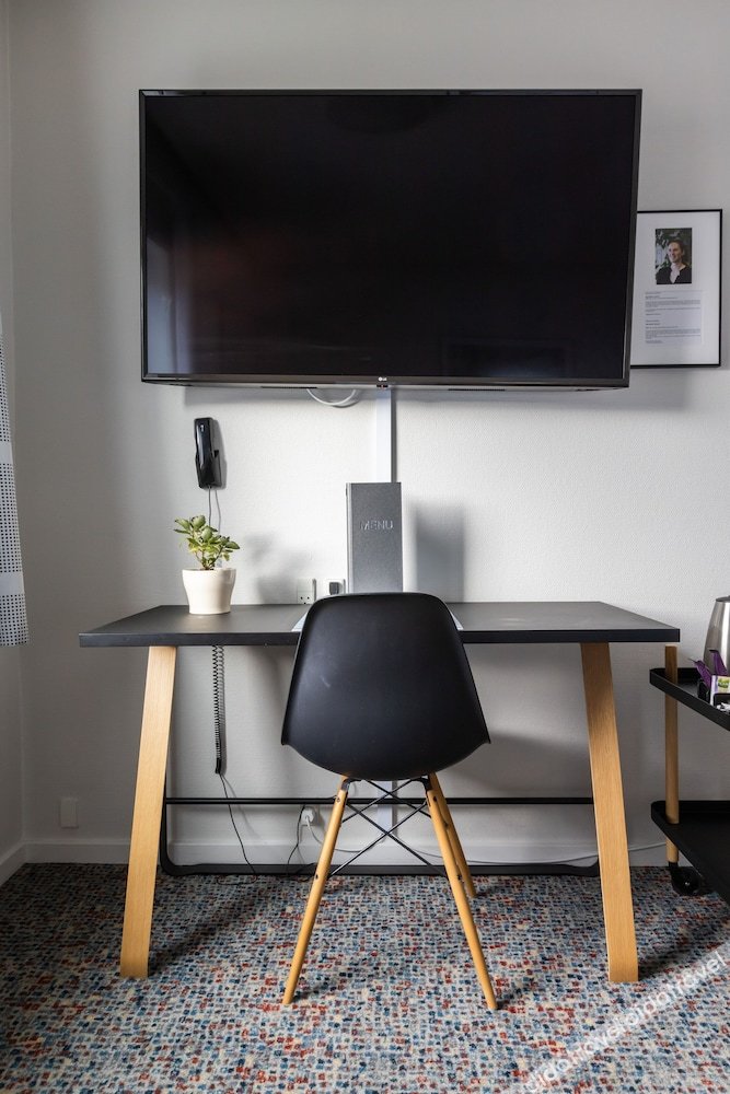 设有私人浴室的豪华双床间