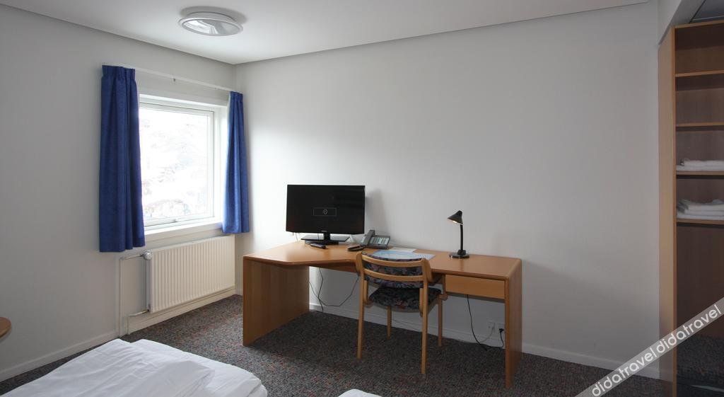 设有私人浴室的豪华双床间