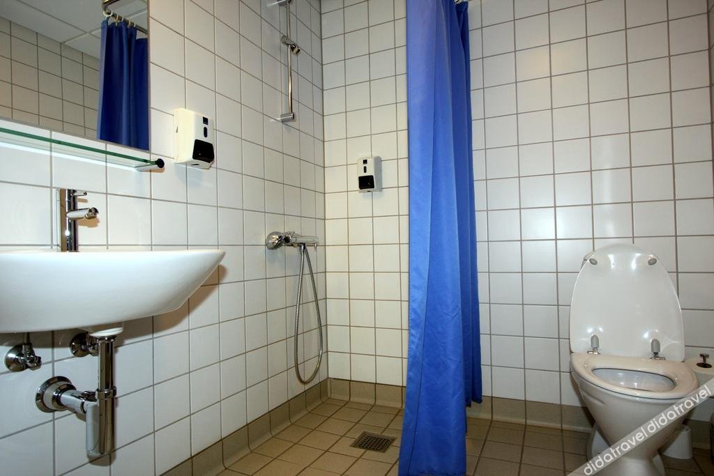 设有私人浴室的豪华双床间