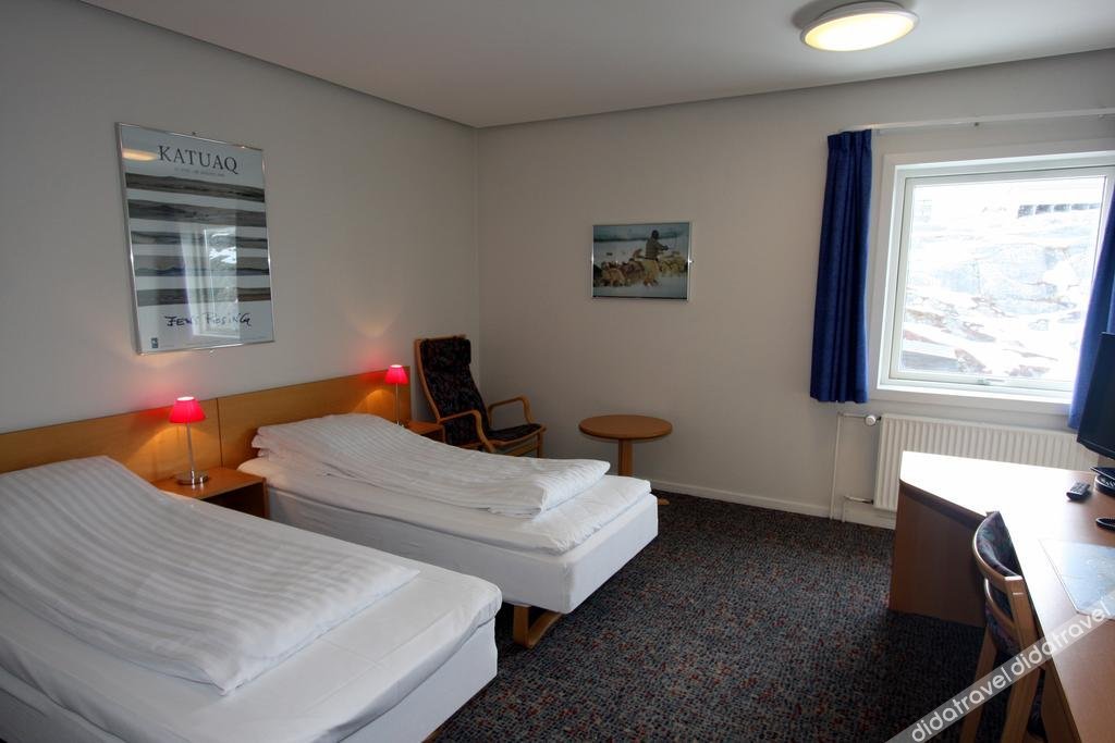 设有私人浴室的豪华双床间