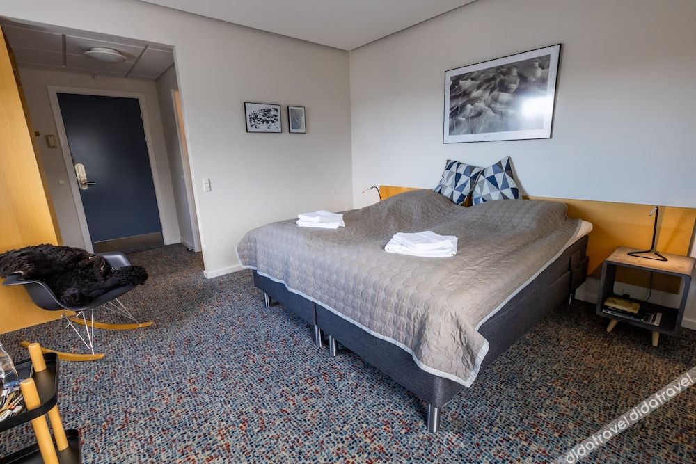 设有私人浴室的豪华双床间