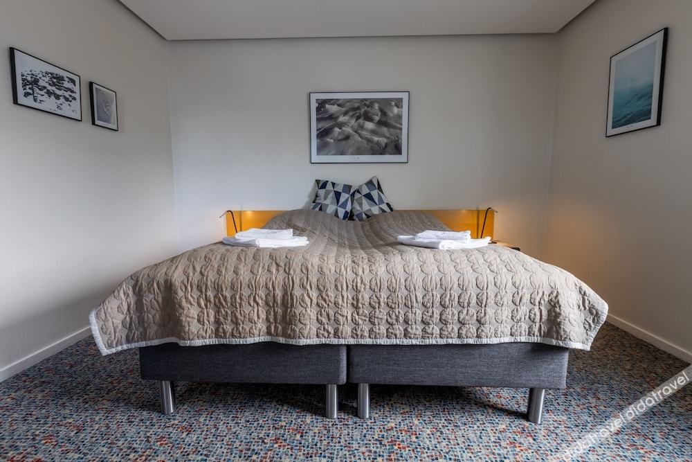 设有私人浴室的豪华双床间