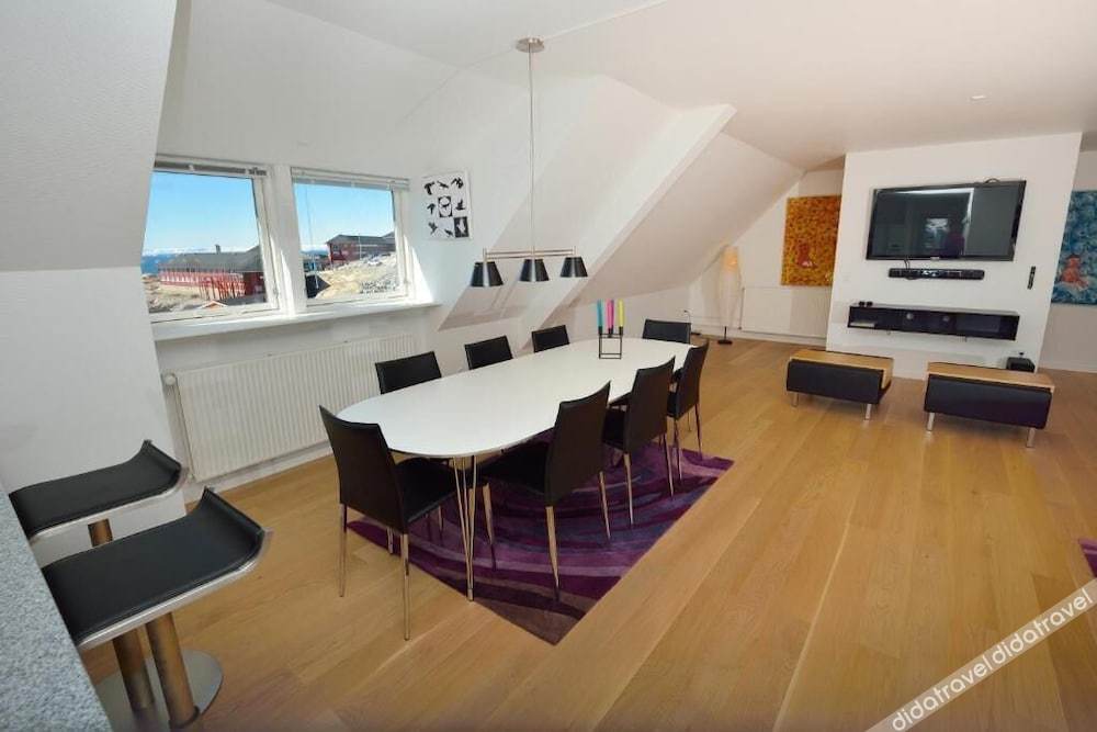 两卧室顶层公寓