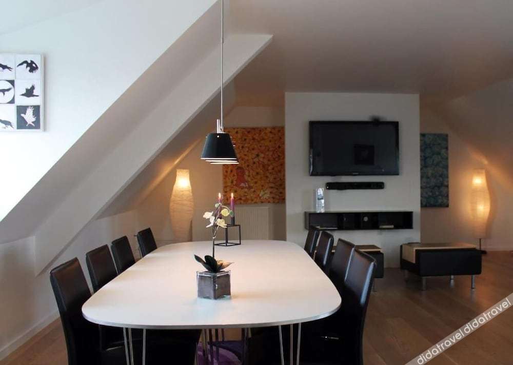 两卧室顶层公寓