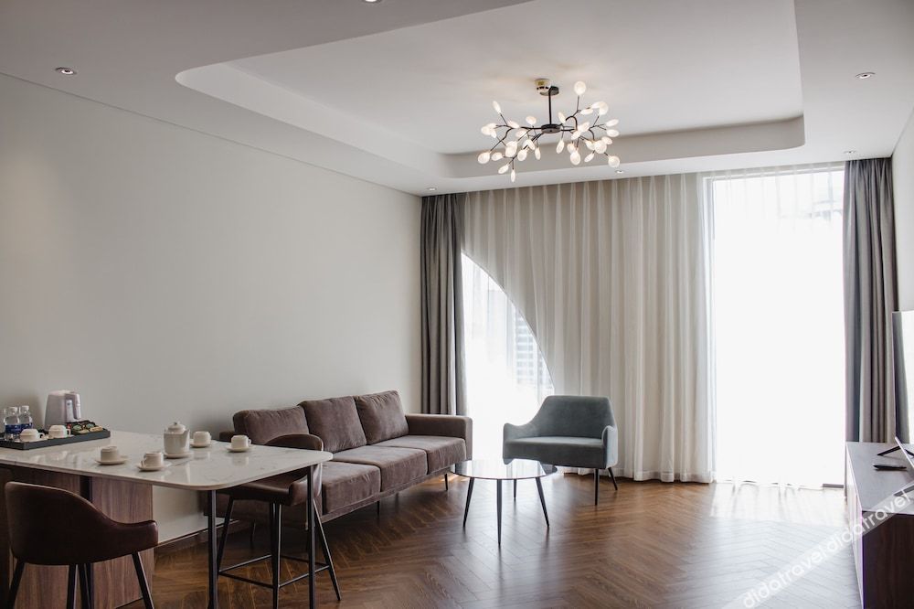 至尊图兰套房公寓