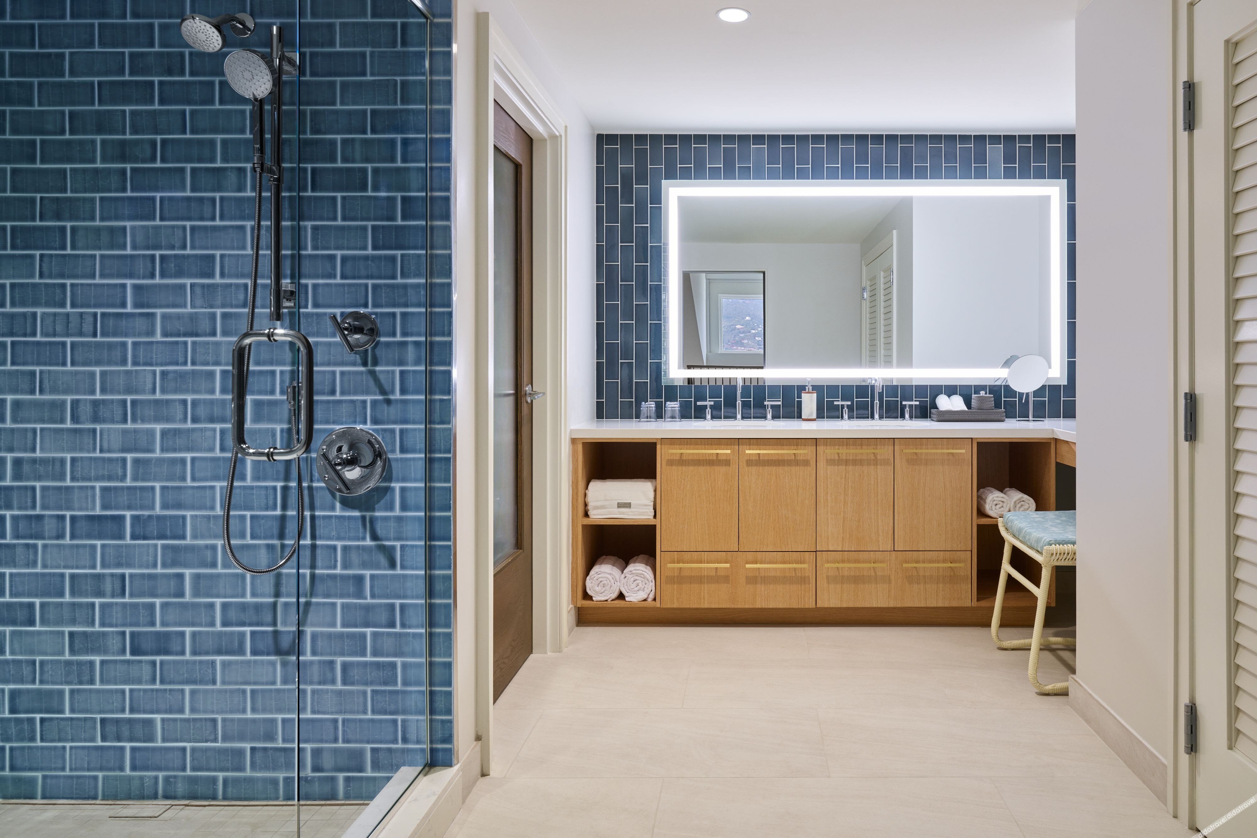 双层海景套房, 1 卧室套房, 1 张特大床, 沙发床, 阳台