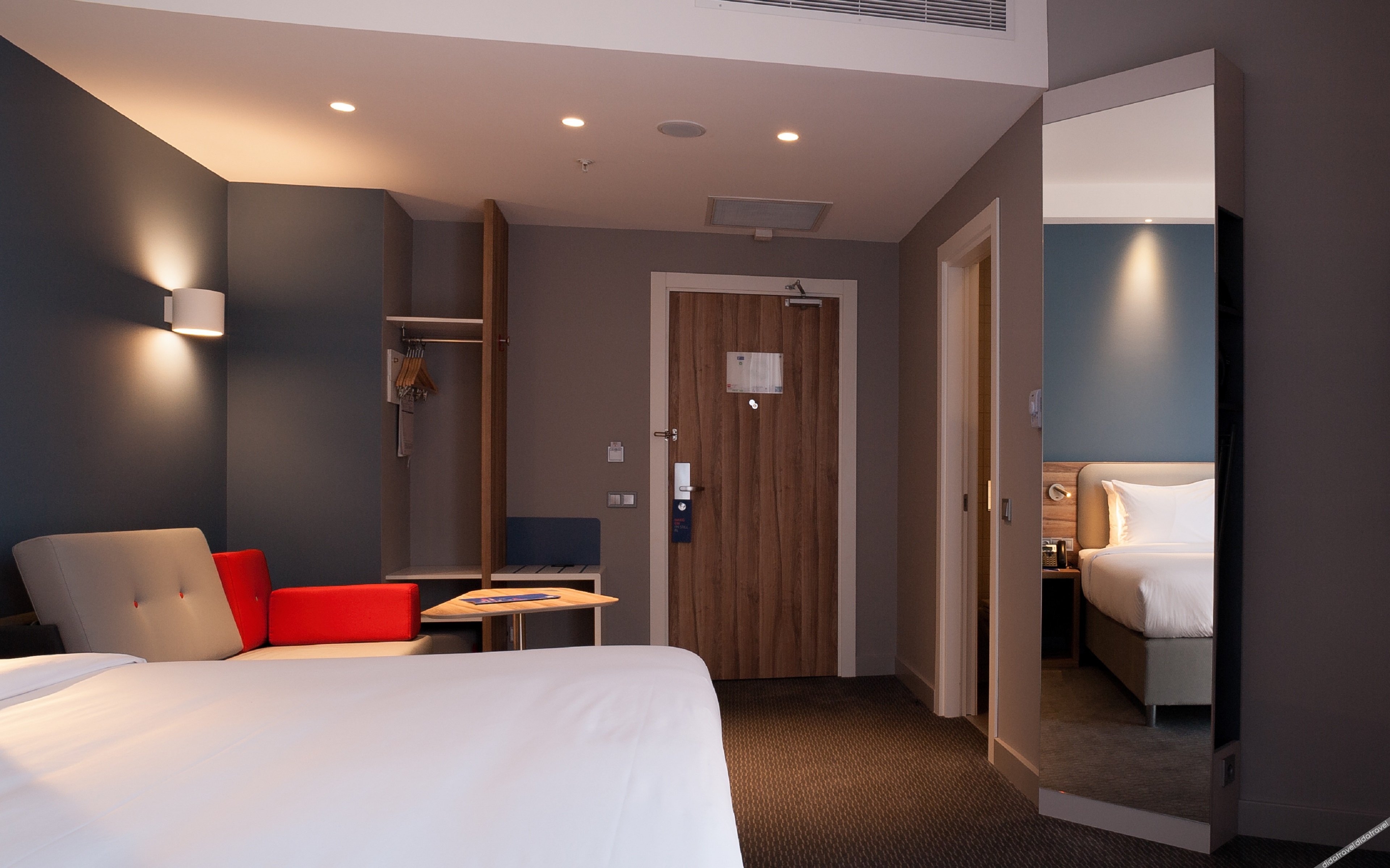 标准特大床房（带沙发）