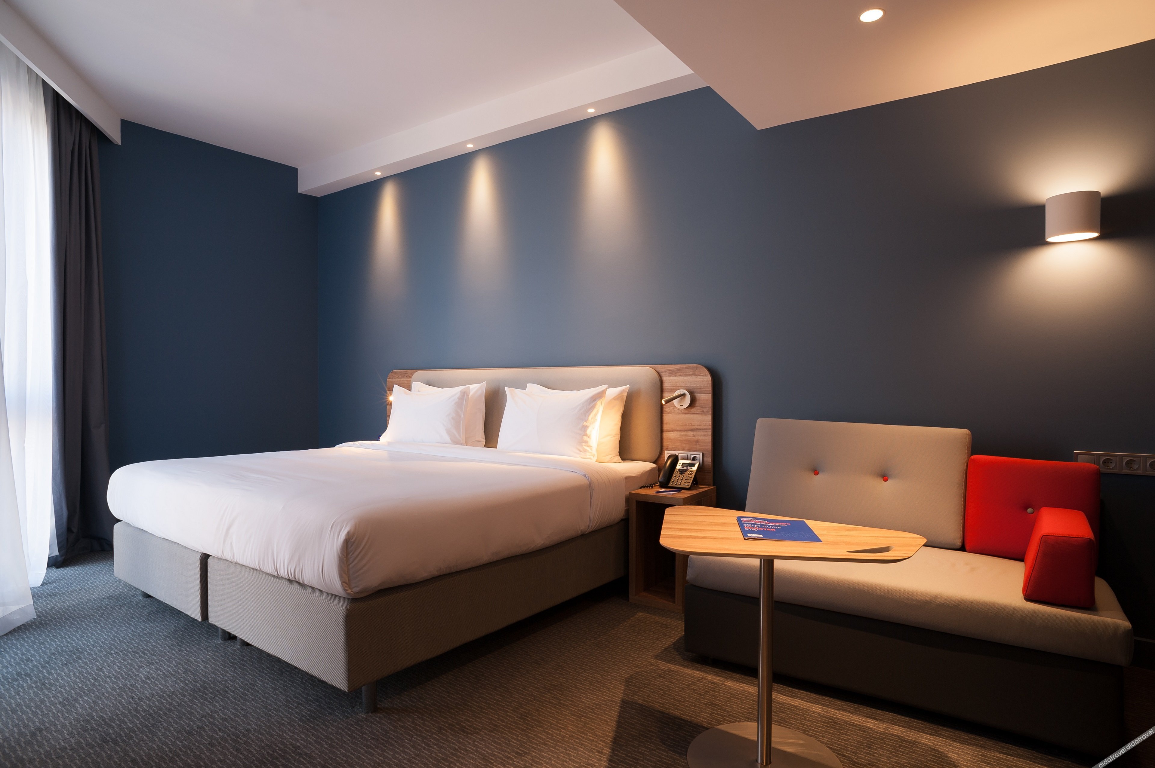 标准特大床房（带沙发）