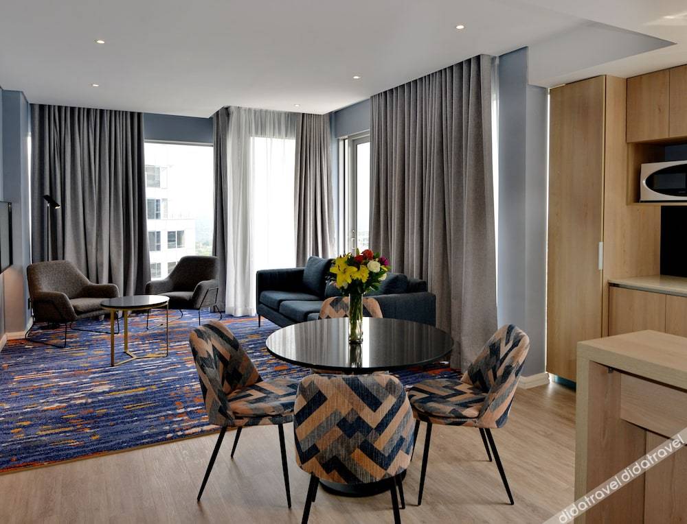 行政开间套房, 阳台