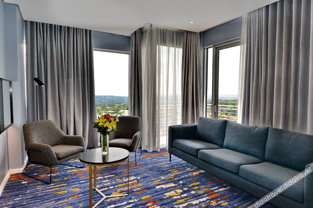 行政开间套房, 阳台