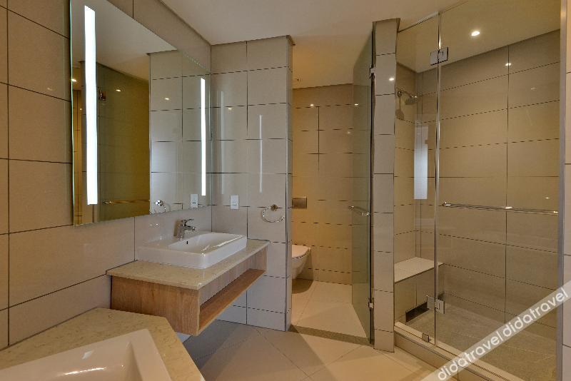 行政开间套房, 阳台